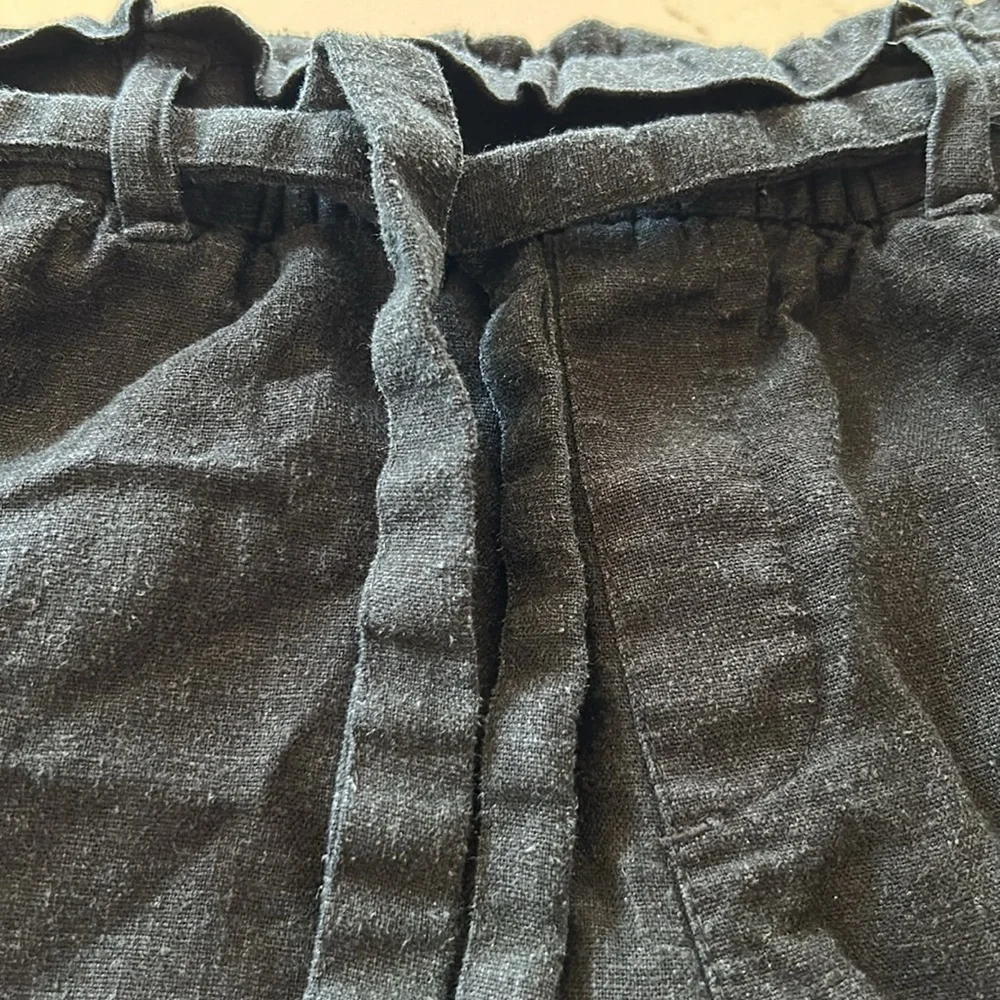 Old Navy black linen paper bag waist shorts with tie, size 0 - Picture 3 of 6